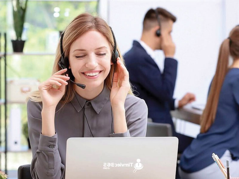 Chăm Sóc Khách Hàng Tại Bàn Ăn Thông Minh